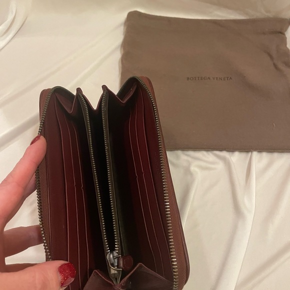 **EUC **Bottega Venata Zip Around Wallet - Picture 5 of 7